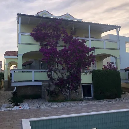 Tolles In Mit Grill, Garten Und Terrasse Und Meerblick 维尔