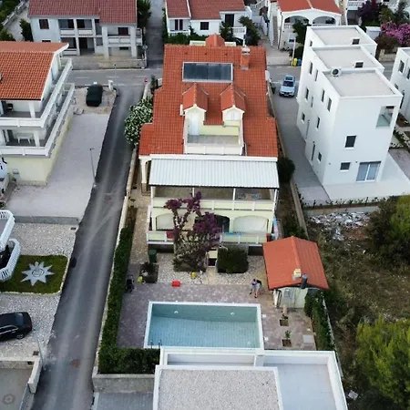 Tolles In Mit Grill, Garten Und Terrasse Und Meerblick Apartmán Vir